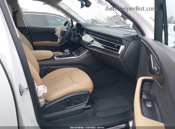 WA1LCBF7XSD001327 2025 AUDI Q7 Белый Вид салона спереди