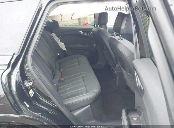 WA1LUBFZ2RP069385 2024 AUDI Q4 Black Vista de la etiqueta del VIN