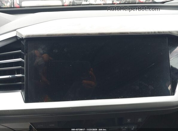 WA1LUBFZ2RP069385 2024 AUDI Q4 Black 