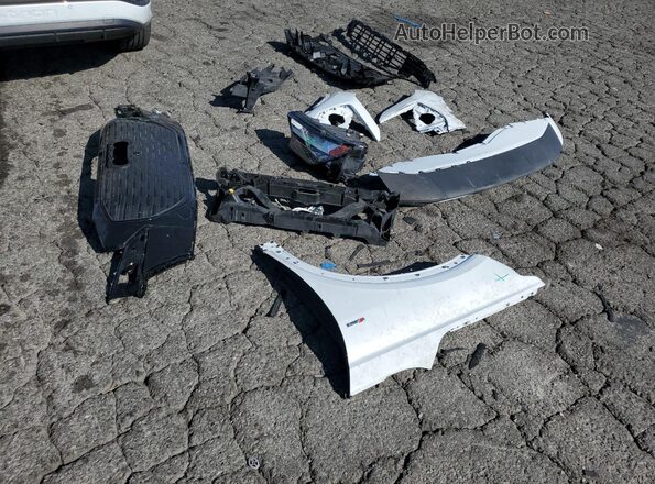 WA1LUBFZ5RP041760 2024 AUDI Q4 White Vista de la etiqueta del VIN