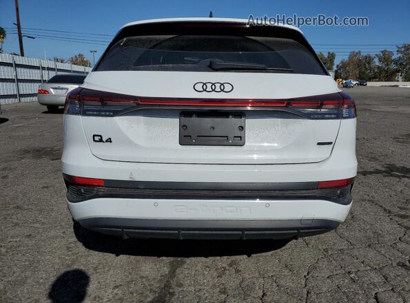 WA1LUBFZ5RP041760 2024 AUDI Q4 White Vista trasera
