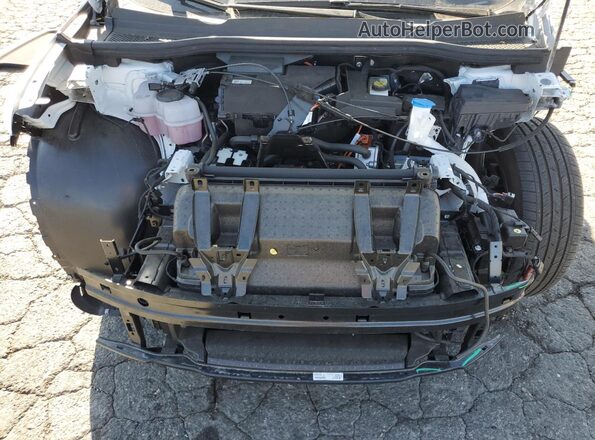 WA1LUBFZ5RP041760 2024 AUDI Q4 White Vista del compartimento del motor