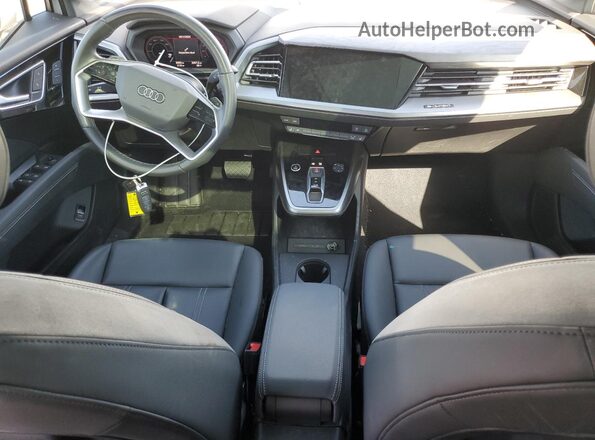 WA1LUBFZ5RP041760 2024 AUDI Q4 White Vista del salpicadero