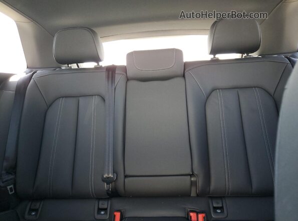 WA1LUBFZ5RP041760 2024 AUDI Q4 White Vista de los asientos traseros