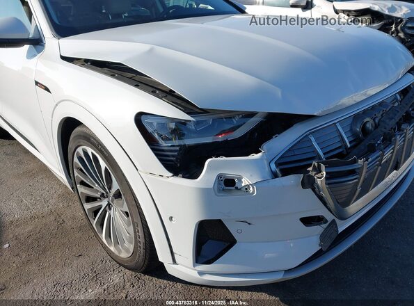 WA1VABGE3KB018994 2019 AUDI E-TRON Белый Вид спереди