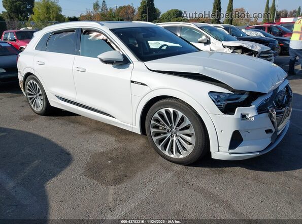 WA1VABGE3KB018994 2019 AUDI E-TRON Белый Передняя правая четверть