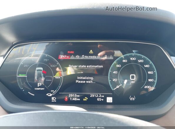 WAUDJBFW8R7002070 2024 AUDI E-TRON Белый 