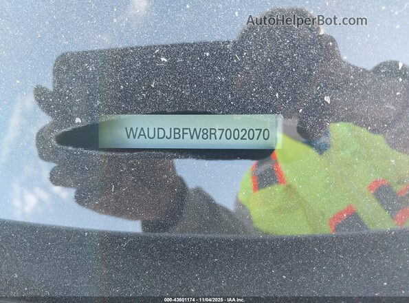 WAUDJBFW8R7002070 2024 AUDI E-TRON Белый Вид подкапотного пространства