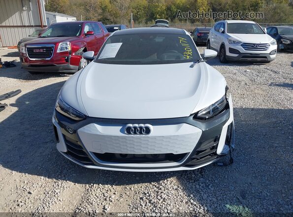 WAUDJBFW8R7002070 2024 AUDI E-TRON Белый Вид задней части салона