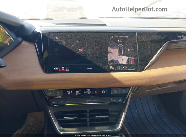 WAUDJBFW8R7002070 2024 AUDI E-TRON Белый 