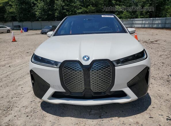 WB523CF03RCR94692 2024 BMW IX Белый Вид спереди