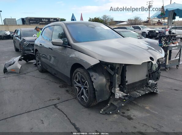 WB523CF08RCP61875 2024 BMW IX Silver Delantero derecho