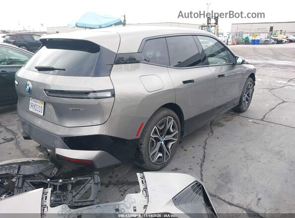 WB523CF08RCP61875 2024 BMW IX Silver Trasero derecho