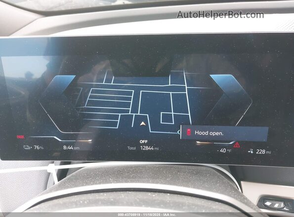 WB523CF08RCP61875 2024 BMW IX Silver Vista de los asientos traseros