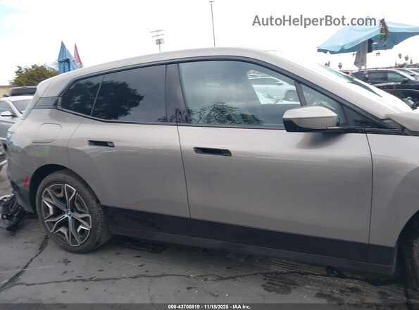 WB523CF08RCP61875 2024 BMW IX Silver Vista interior de 360 grados