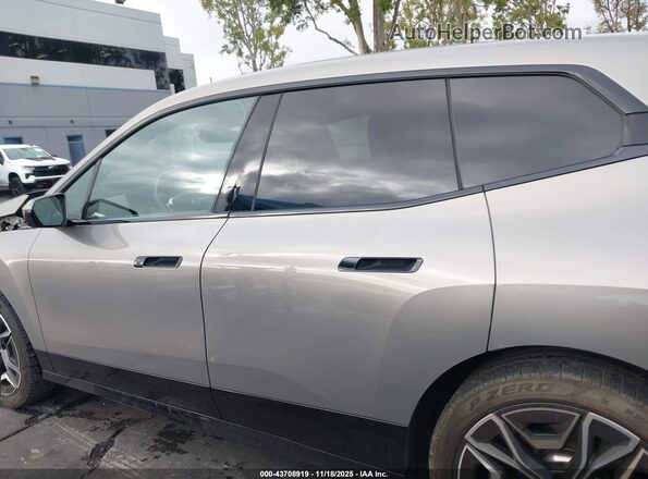 WB523CF08RCP61875 2024 BMW IX Silver 
