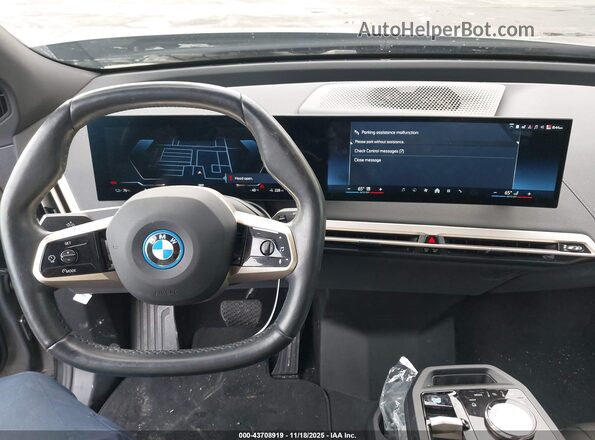 WB523CF08RCP61875 2024 BMW IX Silver 