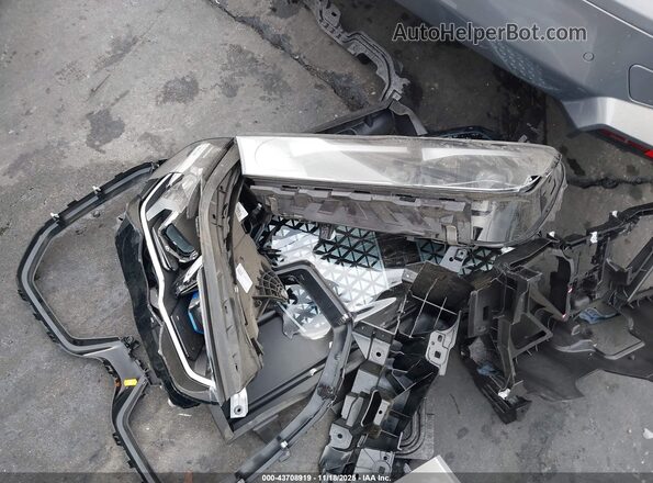 WB523CF08RCP61875 2024 BMW IX Silver 
