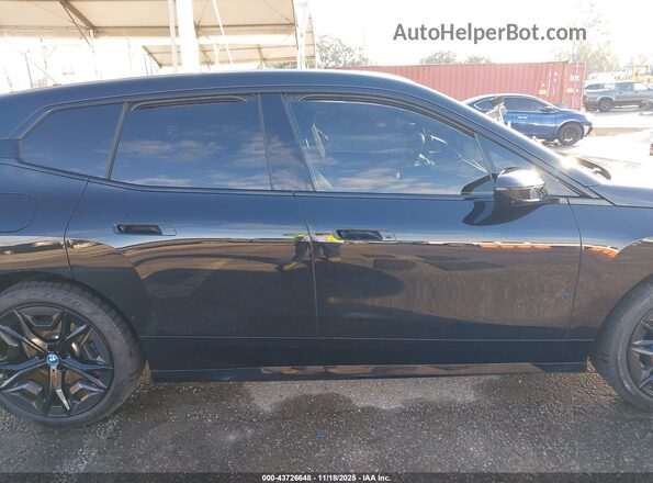 WB523CF08RCP73895 2024 BMW IX Черный Вид задней части салона