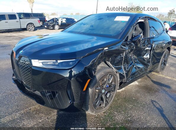 WB523CF08RCP73895 2024 BMW IX Черный Передняя левая четверть