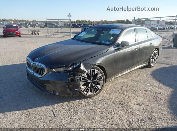 WBA43FJ03RCS17352 2024 BMW 5 SERIES Черный Передняя левая четверть