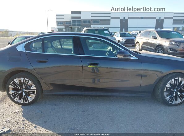 WBA43FJ03RCS17352 2024 BMW 5 SERIES Черный Вид задней части салона