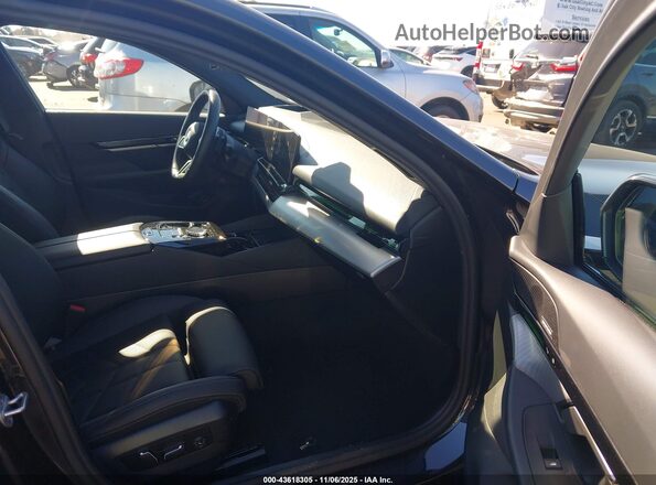 WBA43FJ04SCT58288 2025 BMW OTHER Gray Front interior view