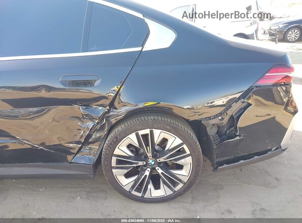 WBA43FJ06RCS86679 2024 BMW 5 SERIES Black Vista frontal
