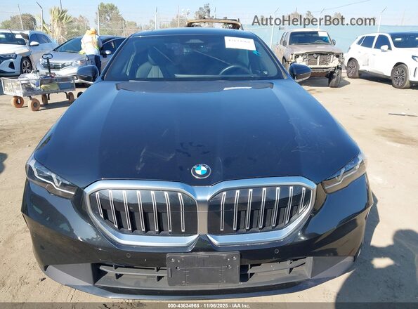 WBA43FJ06RCS86679 2024 BMW 5 SERIES Black Vista del salpicadero