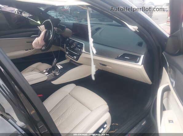 WBA53BJ01MCF51968 2021 BMW 5 SERIES Серый Вид салона спереди