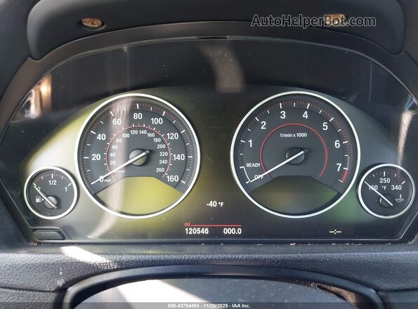 WBA8D9G32HNU62017 2017 BMW OTHER White Vista de los asientos traseros