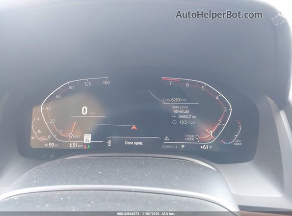 WBADZ2C01NCH89957 2022 BMW OTHER Light Blue Вид задних сидений