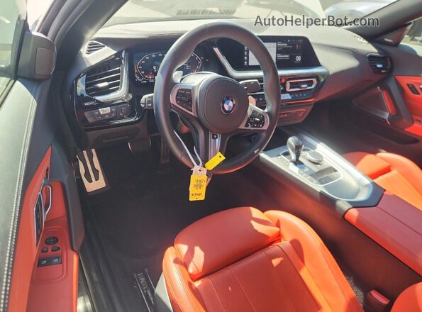 WBAHF9C02SWY43695 2025 BMW Z4 White Vista del salpicadero