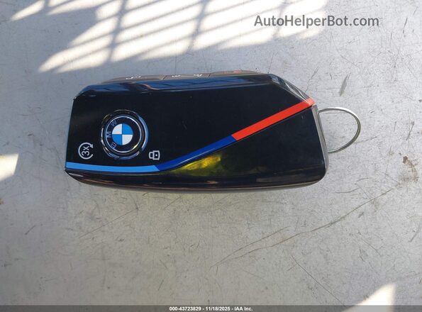 WBS83FK02SCU36580 2025 BMW M5 Черный Вид панели приборов