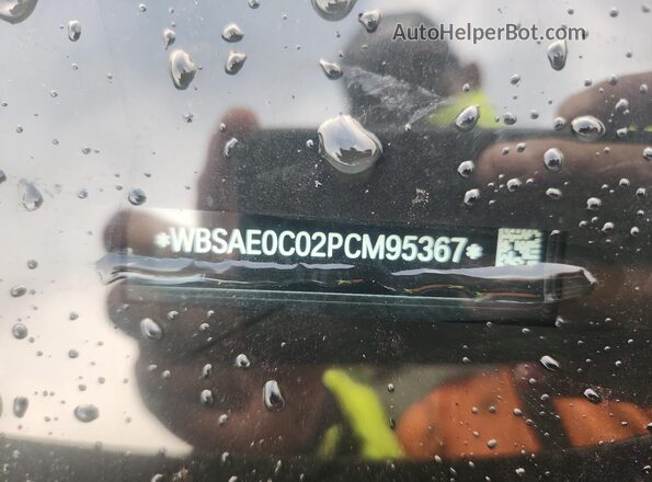 WBSAE0C02PCM95367 2023 BMW M8 Black Widok komory silnika