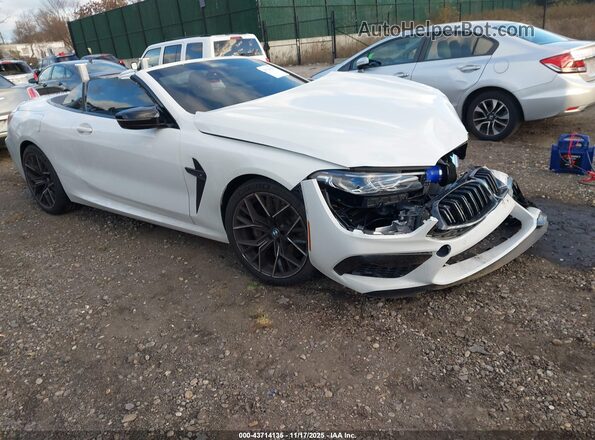 WBSDZ0C06RCR19055 2024 BMW M8 Белый Передняя правая четверть