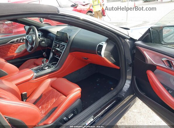 WBSDZ0C09LCD13680 2020 BMW M8 Gray Widok wnętrza z przodu