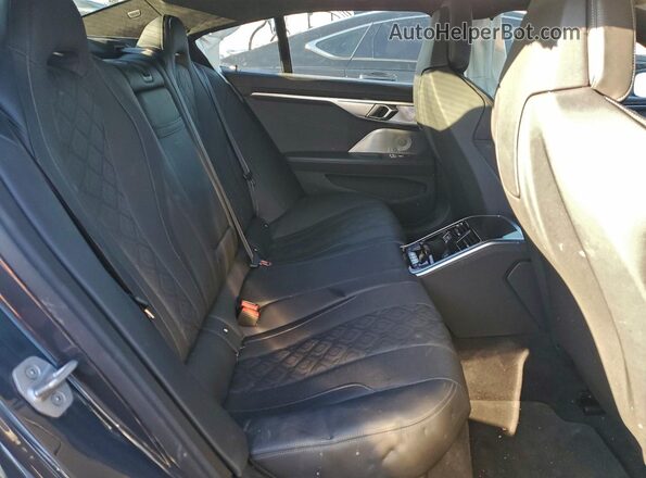 WBSGV0C03NCH16601 2022 BMW M8 Gray Vista de los asientos traseros