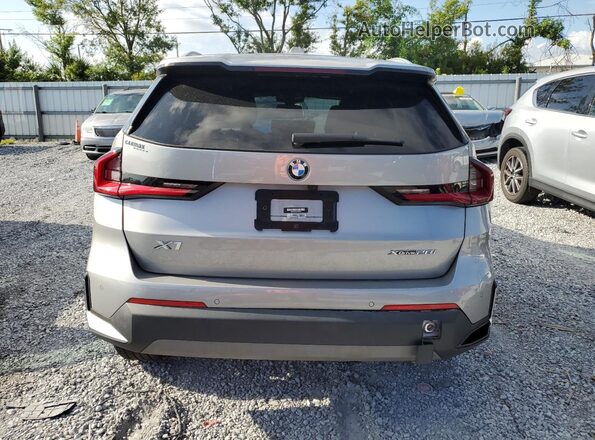 WBX73EF00P5W44334 2023 BMW X1 Серебряный Вид сзади