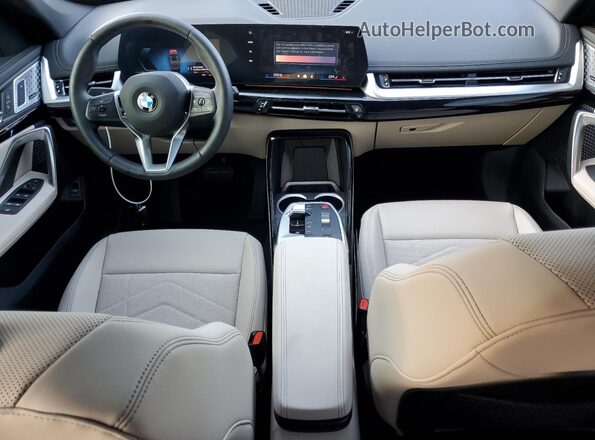 WBX73EF07R5013308 2024 BMW X1 Синий Вид панели приборов