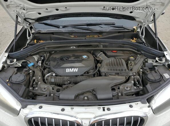 WBXHT3C32GP889552 2016 BMW X1 White Rear interior view