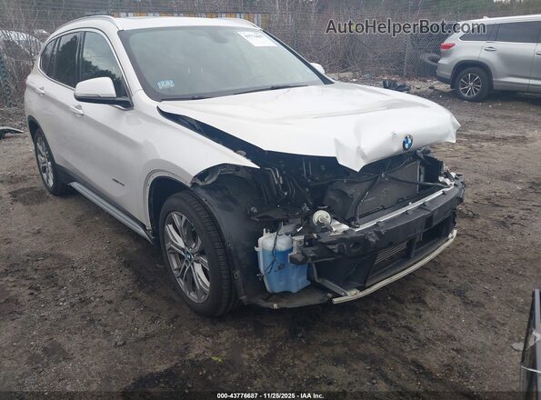 WBXHT3C33H5F72265 2017 BMW X1 Белый Вид спереди