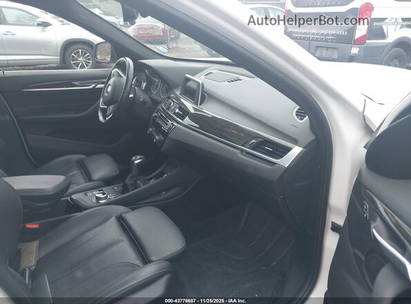 WBXHT3C33H5F72265 2017 BMW X1 Белый Вид салона спереди