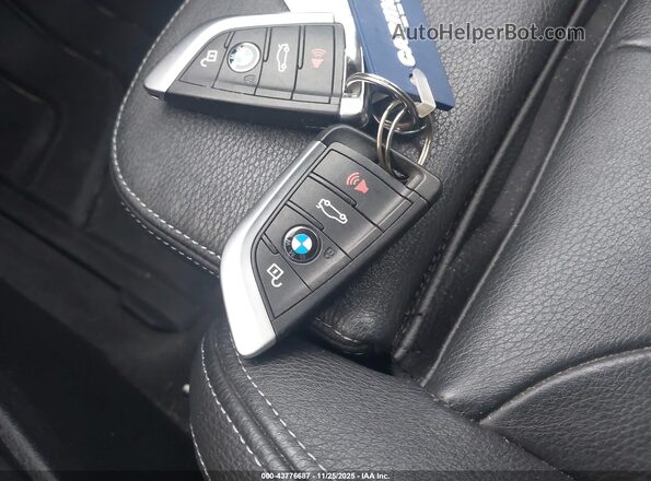 WBXHT3C33H5F72265 2017 BMW X1 Белый Вид панели приборов
