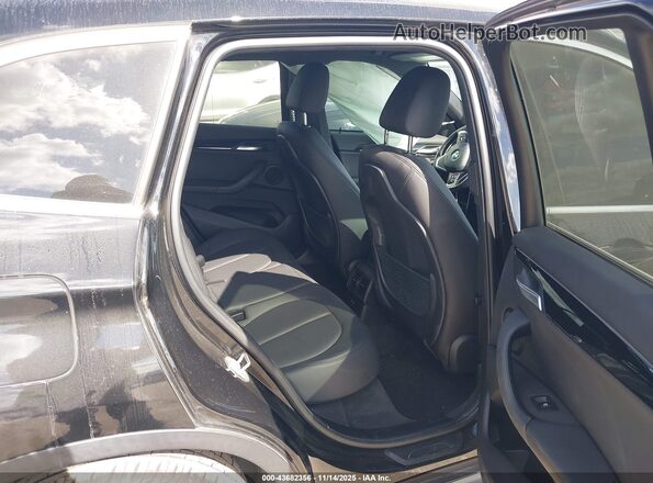 WBXHT3C52K3H35489 2019 BMW X1 Black Вид наклейки з VIN-кодом