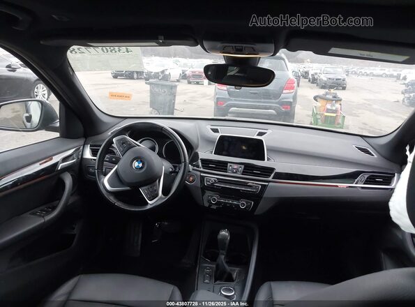 WBXHT3C59K5L35558 2019 BMW X1 Black Вид салону спереду