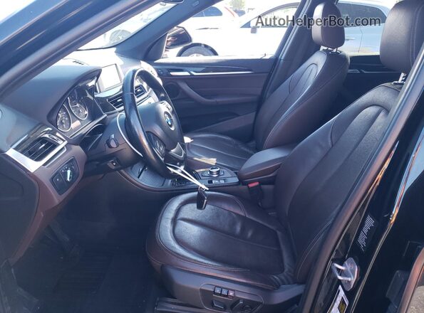 WBXHT3Z35H4A64957 2017 BMW X1 Черный Вид салона спереди
