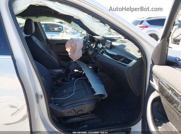 WBXJG7C01N5U65601 2022 BMW X1 Белый Вид салона спереди