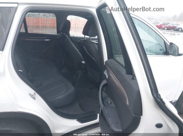 WBXJG9C03L5P45142 2020 BMW X1 Белый Вид наклейки с VIN-кодом