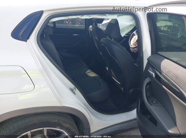 WBXYH9C06M5S52875 2021 BMW X2 White VIN კოდის სტიკერის ხედი